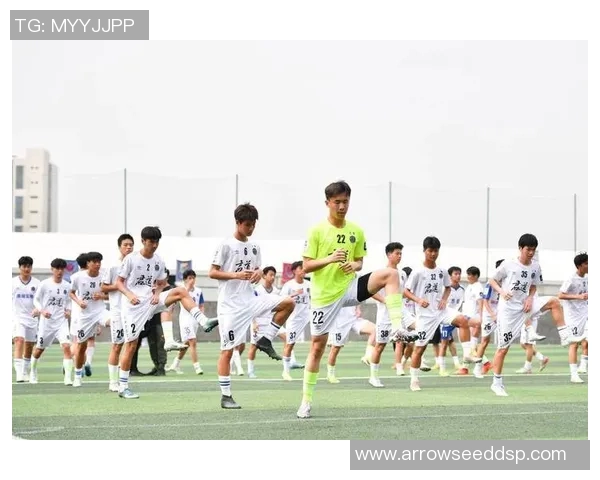 中国足球明星展现舞蹈才华引发热议球场之外的魅力与风采